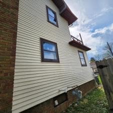 House-Washing-and-Roof-Cleaning-in-Fort-Wayne-IN 9